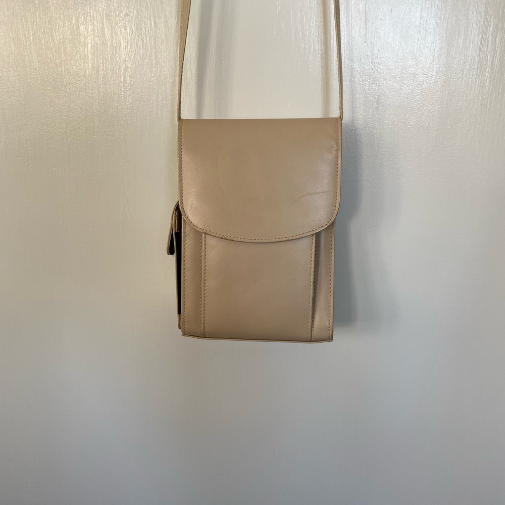 Vintage Buxton Leather Crossbody Bag. Barely used.